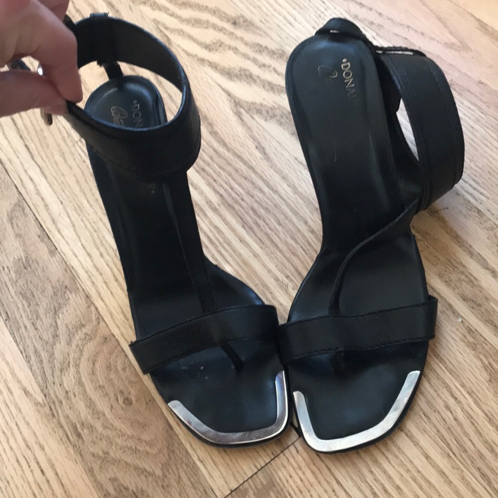 Donald pliner black heel size 8